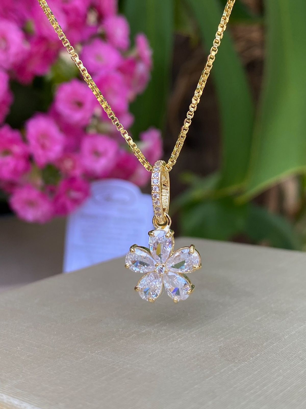 MEDALHA FLOR CRISTAL
