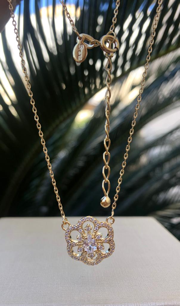 GARGANTILHA FLOR MICROZIRCONIAS