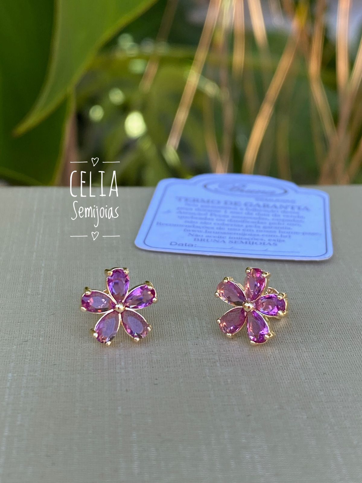 BRINCO FLOR FUCSIA